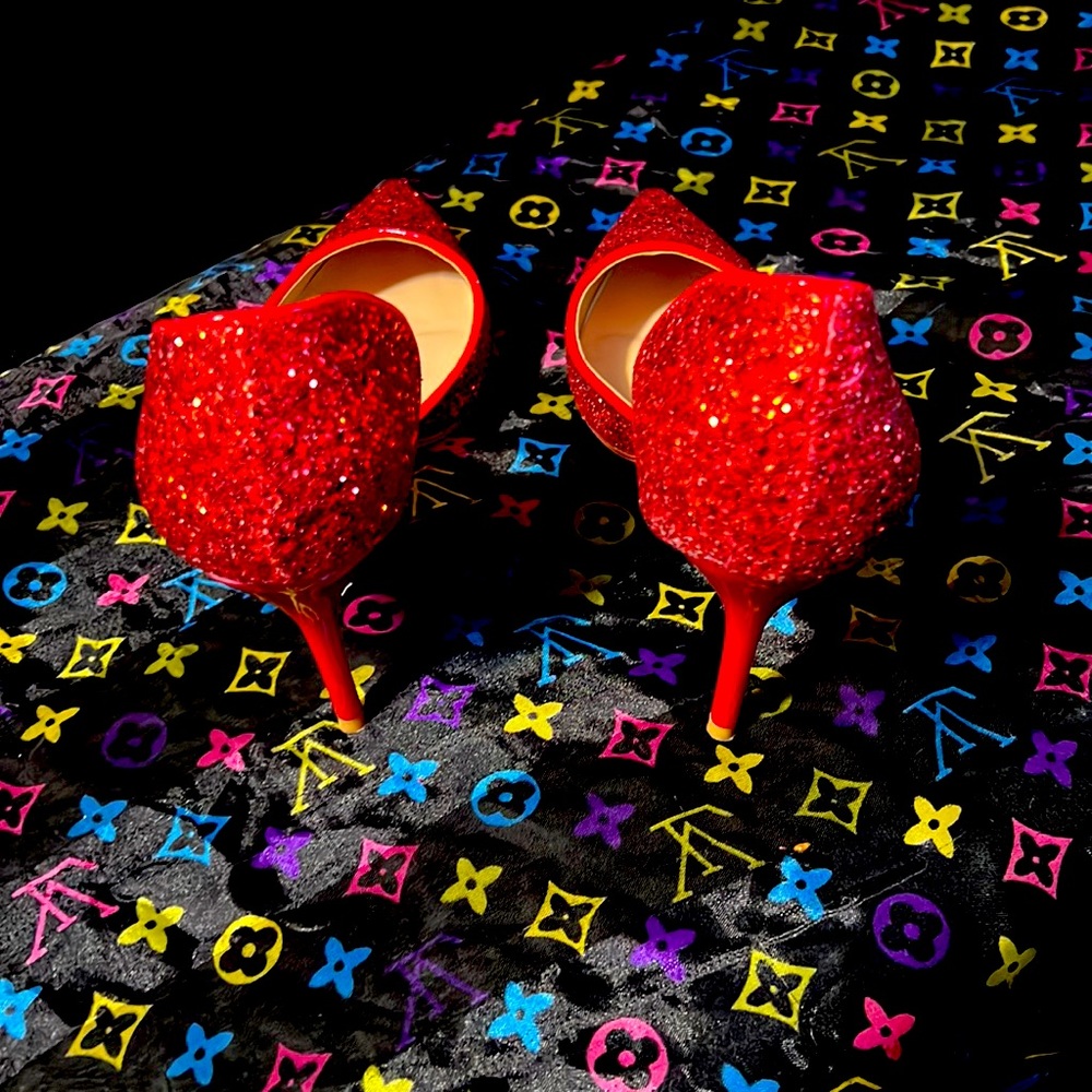 Women’s Fashion Closed Toe Pumps - Picture 4 of 5